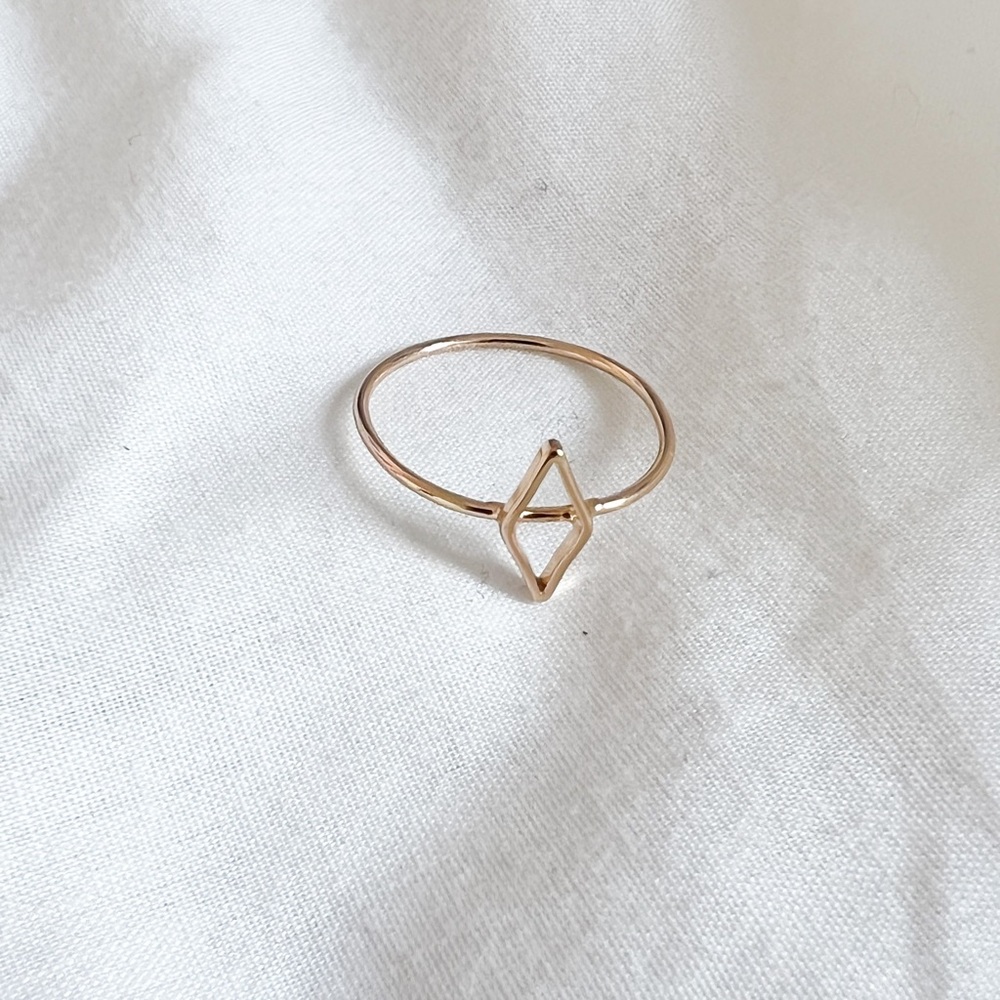 Brandy Melville Gold Two Triangle Diamond Wire Ring
